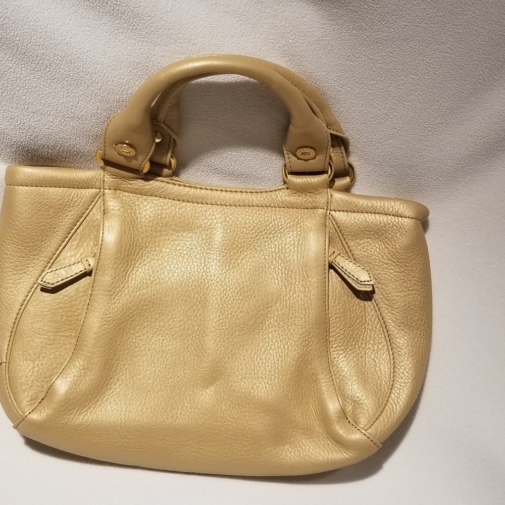 COLE HAAN. GOLD LEATHER SOFT BAG.  NNT.